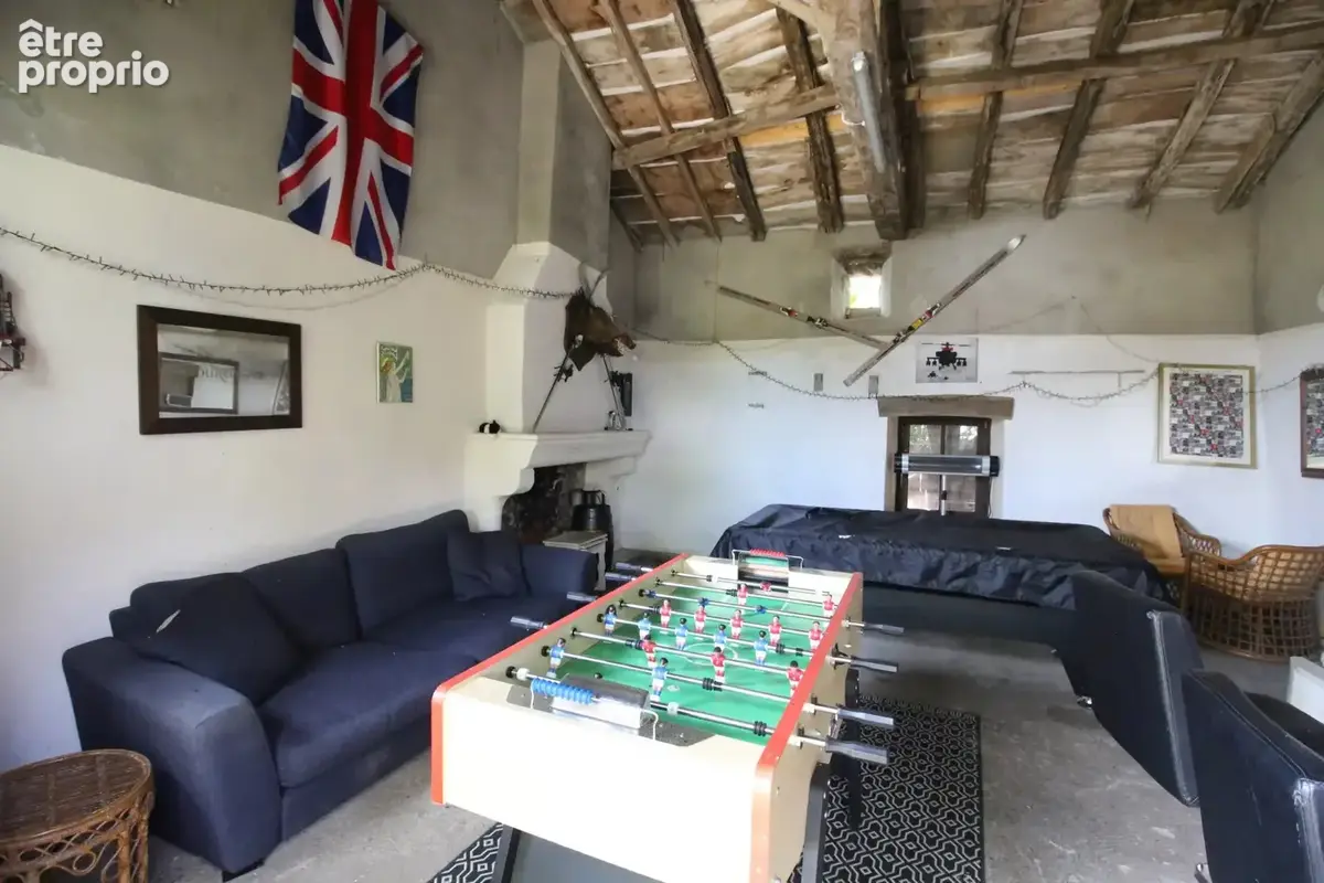 En bordure de village, maison indépendante de quatre chambres avec deux gîtes de deux chambres, grand jardin et piscine - photo 25