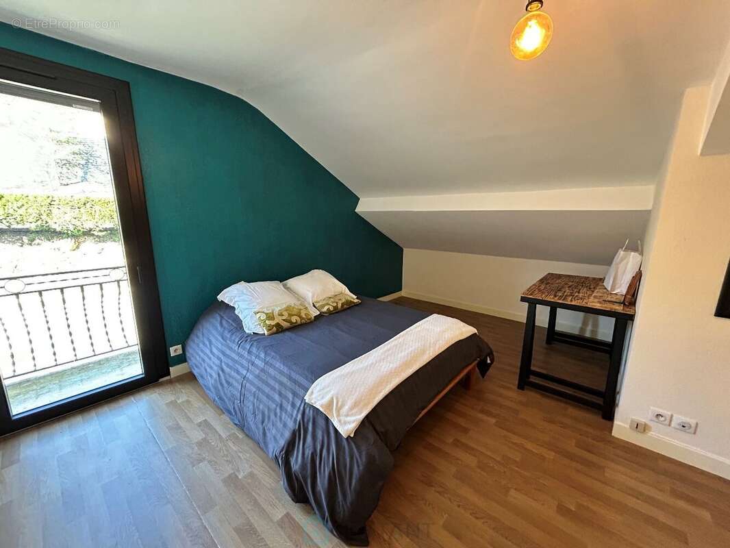Propriété d'exception  274 m² habitables + 699 m² de dépendances et garages - photo 13