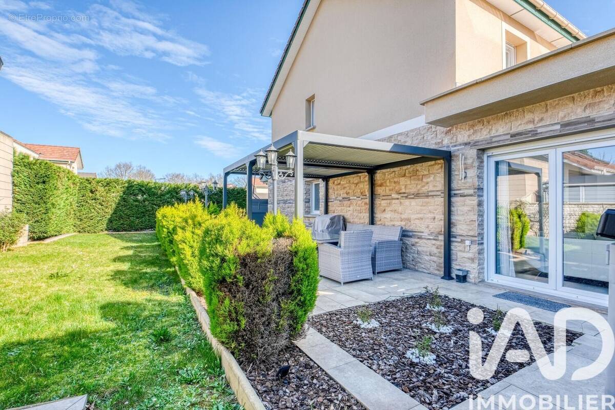 Photo 1 - Maison à MONTEVRAIN