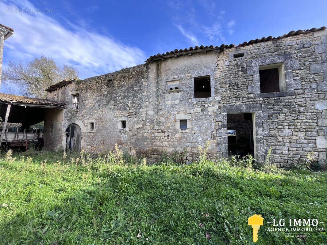 Maison à SAINT-SIGISMOND-DE-CLERMONT