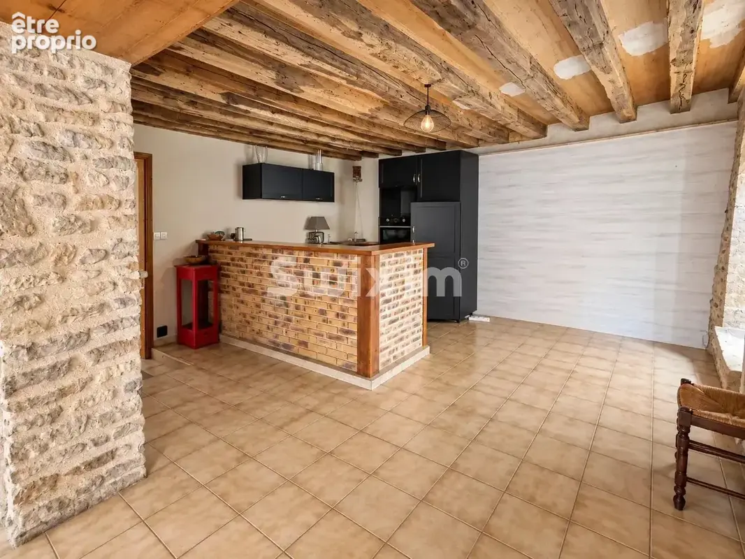 L'isle-sur-serein – une tour du xiiiᵉ siècle, cinq chambres et 271 m² d'histoire à habiter - photo 13