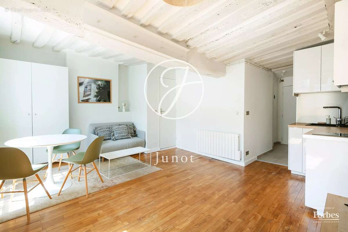 Appartement à PARIS-3E