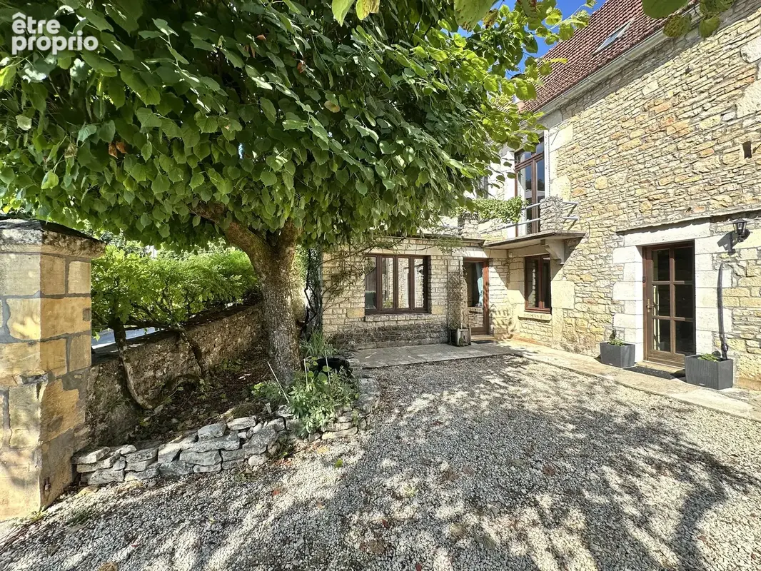 Charmante maison en pierre dans un village de caractère - photo 1