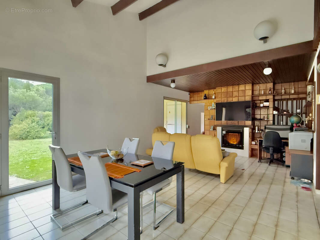 Maison à BAGNOLS-SUR-CEZE