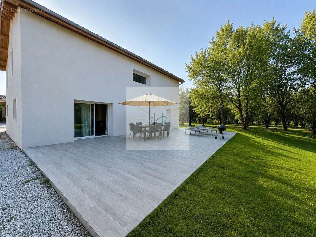 Maison à MONTELIMAR