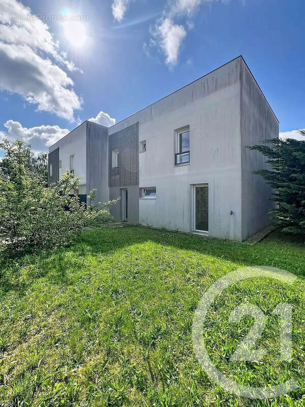 Maison à MOISSY-CRAMAYEL