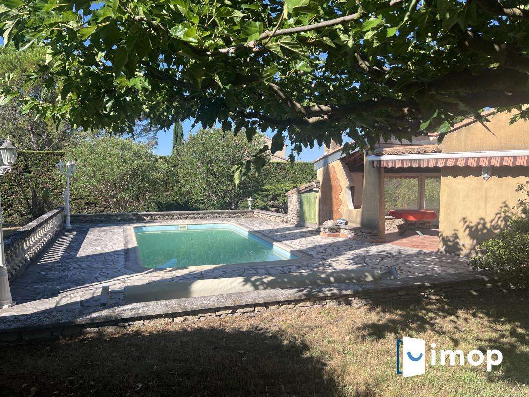 Belle maison des années 80 sur grand terrain de plus de 1000 m² avec piscine - photo 2
