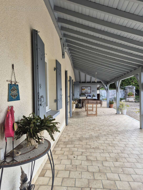 Dordogne, Périgueux, Montagrier, Maison de plain pied 205 m2, 4 chambres, terrain arboré clos, piscine sel - photo 2