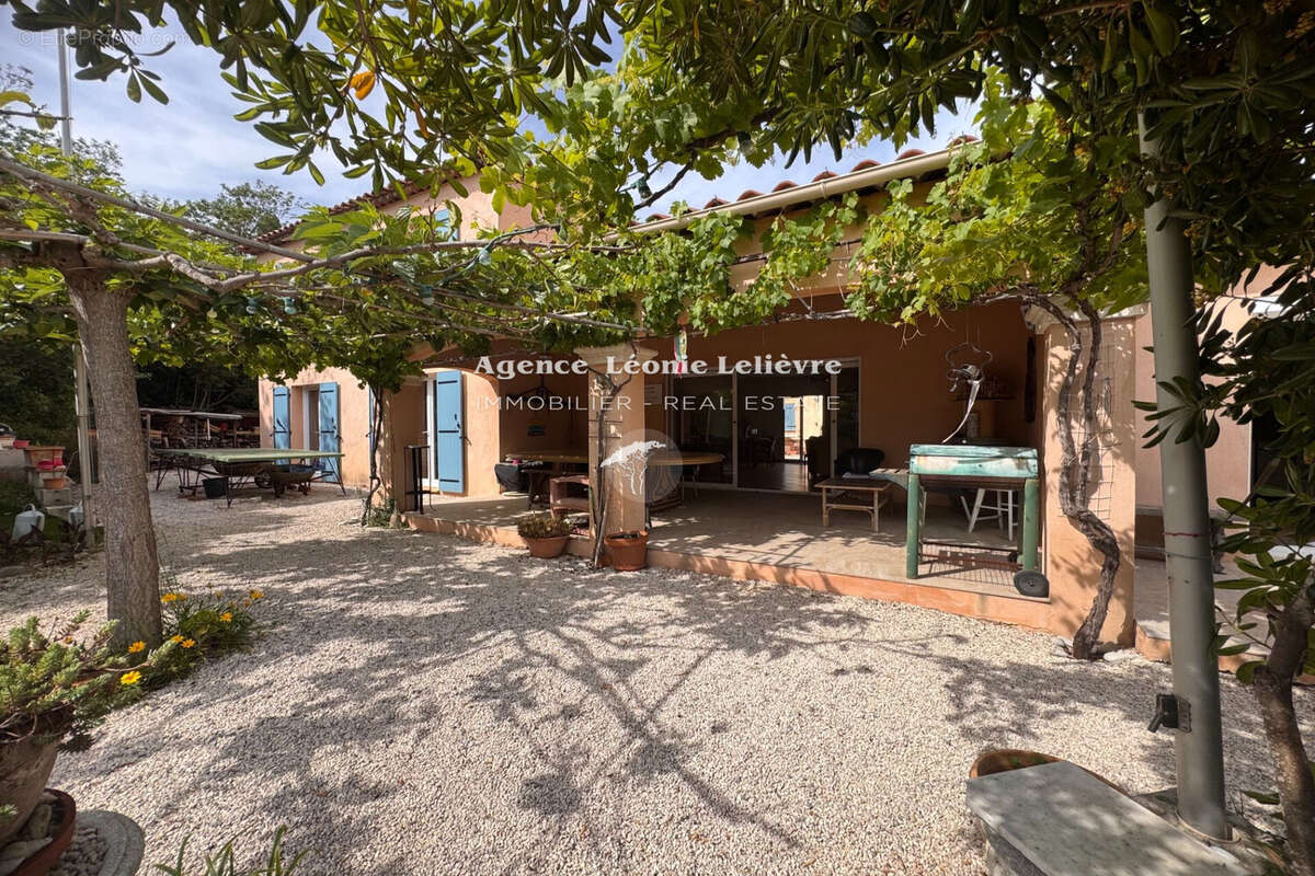 Maison à LES ISSAMBRES