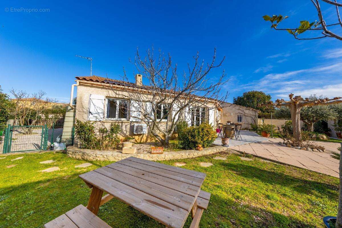 Maison à GALLARGUES-LE-MONTUEUX