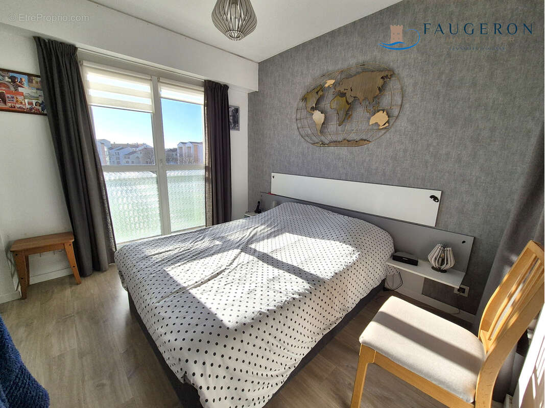 LA CHAUME - Appart T2 35 m2 hab. + parking, tout proche Bateaux & Commerces - photo 2