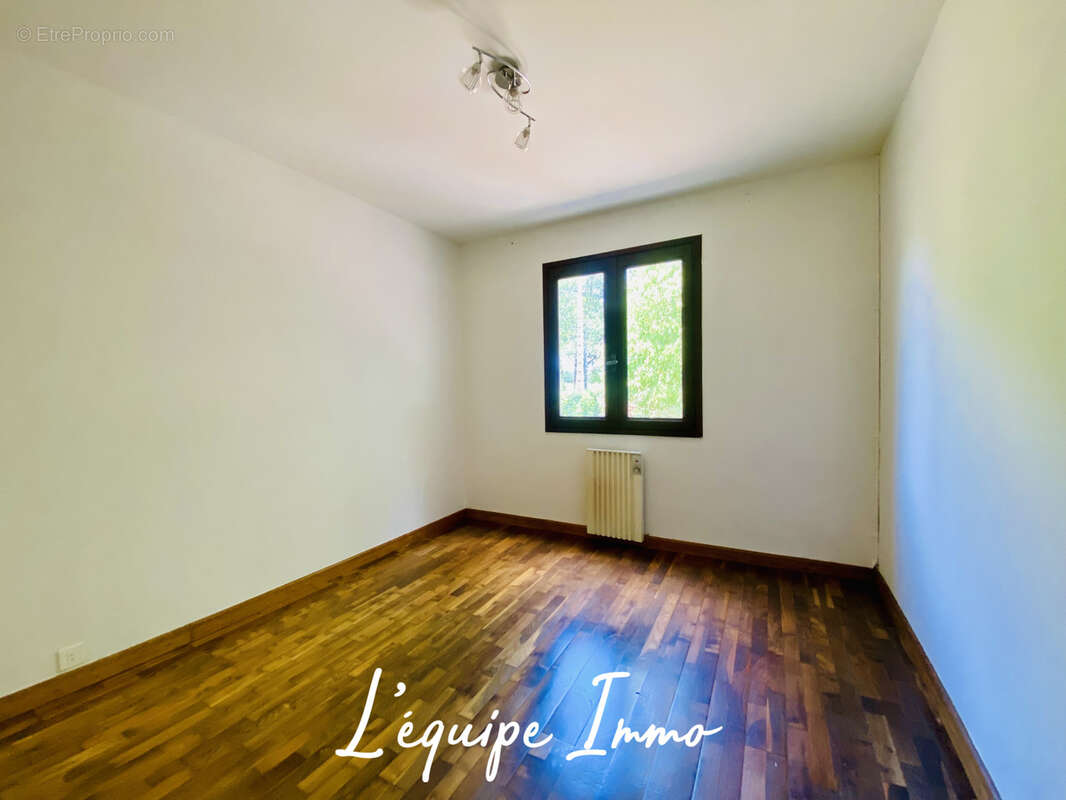 Maison T4 sur terrain arboré avec piscine et garage - photo 12