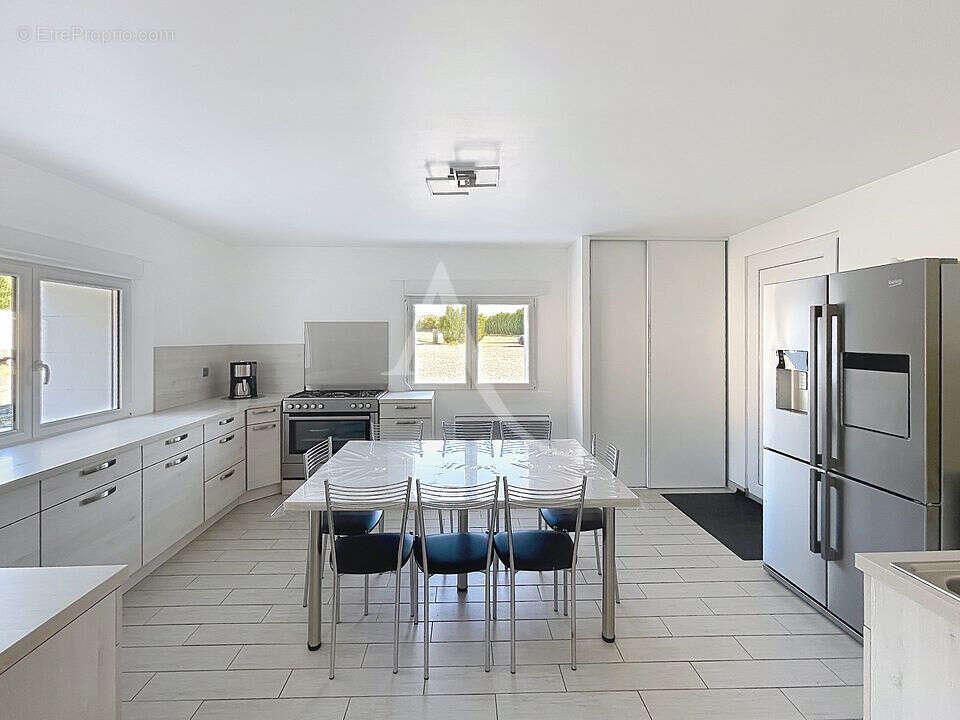 Maison Brain Sur Allonnes 4 pièce(s) 140 m2 - photo 6