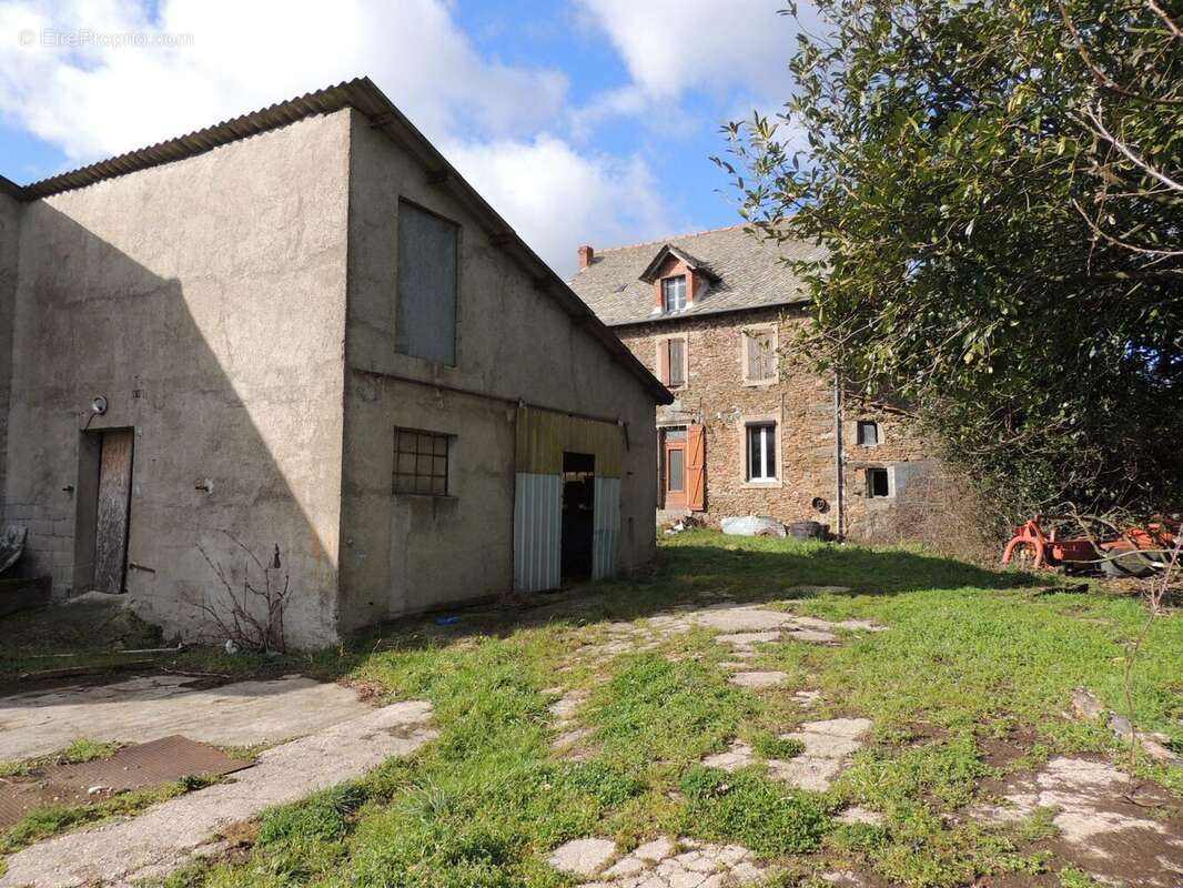 Maison à RIEUPEYROUX