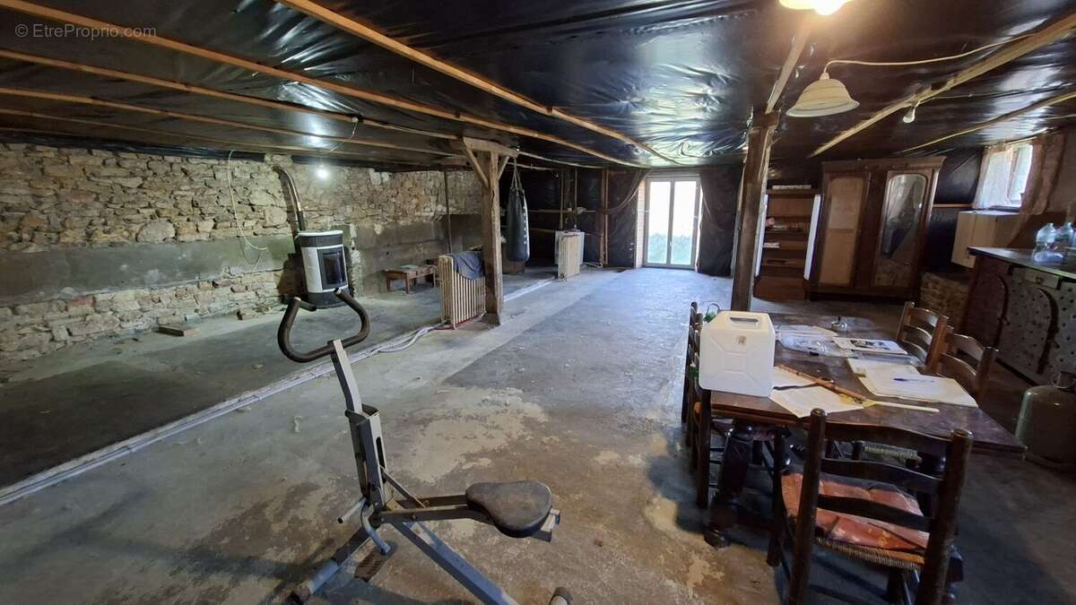 Grange en pierre de 360 m² à rénover ! - photo 6