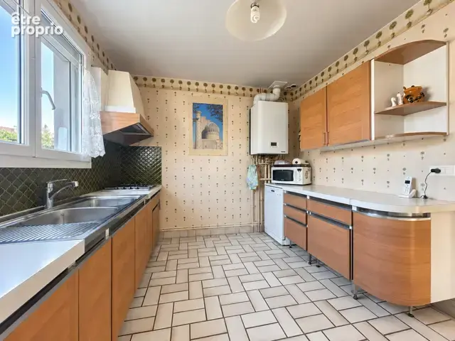 MARCOUSSIS - Maison Familiale de 6 pièces édifiée sur sous-sol total - Vue sur le stade de rugby - Bon état - photo 5