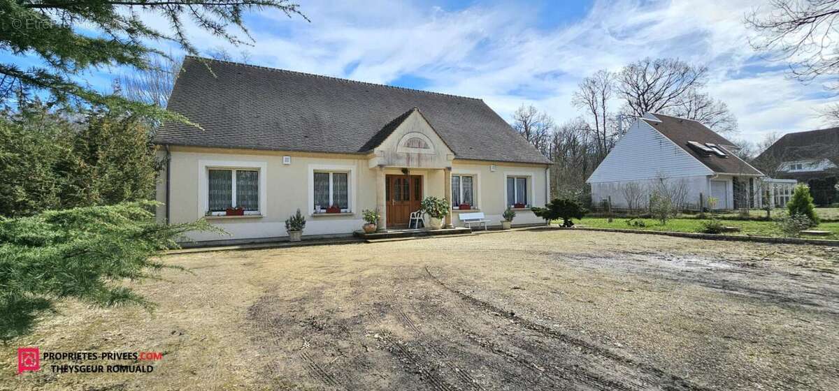 Maison à EGREVILLE