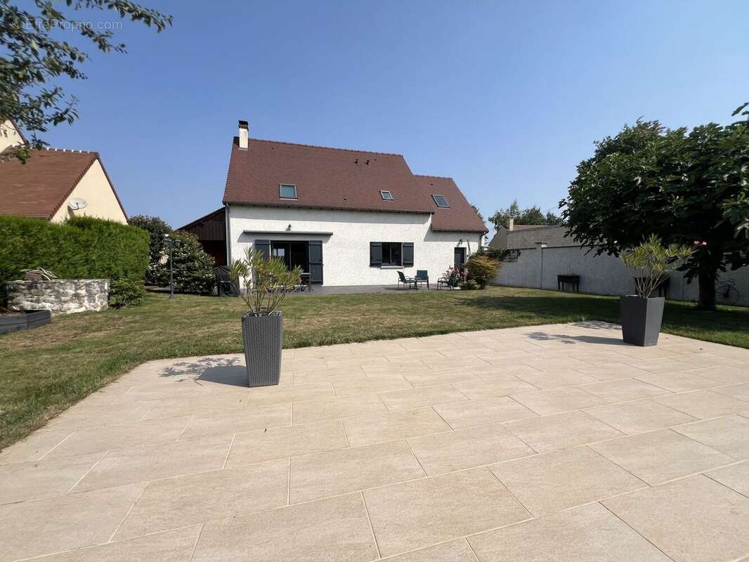 Maison à VERT-SAINT-DENIS