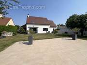 Maison à VERT-SAINT-DENIS