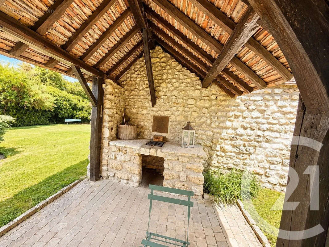Maison 113 m² à La Chapelle-Reanville  - photo 4