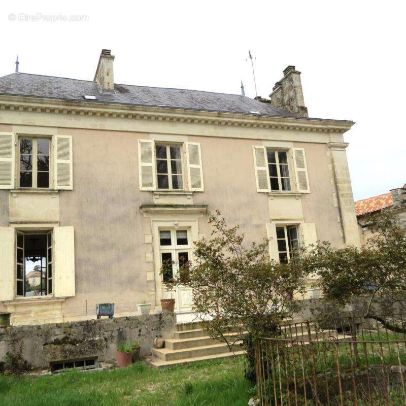 Maison à FONTENAY-LE-COMTE