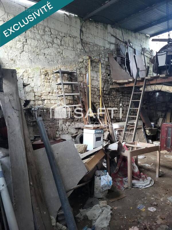 Photo 1 - Parking à CHINON