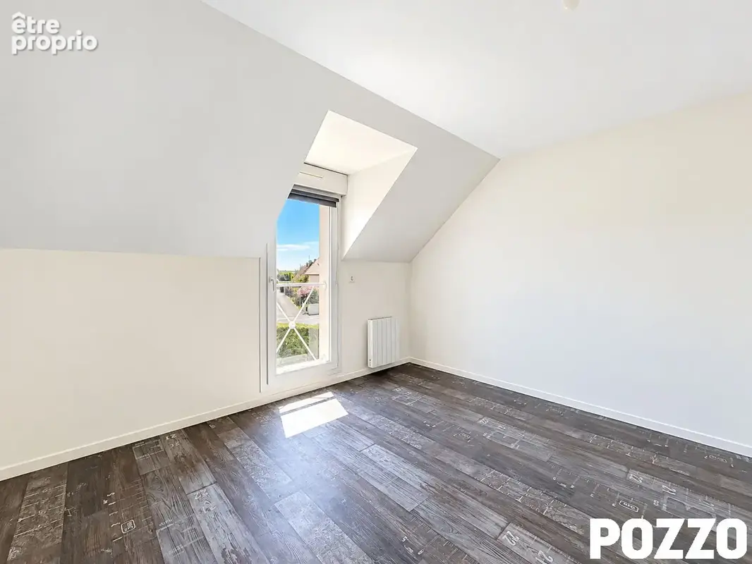 À VENDRE - Maison dans le bourg de Bréhal avec vie de plain-pied ! - photo 10