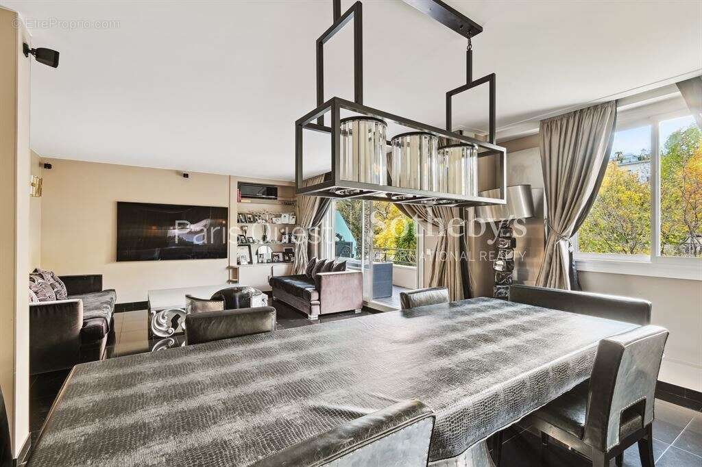 Appartement à NEUILLY-SUR-SEINE