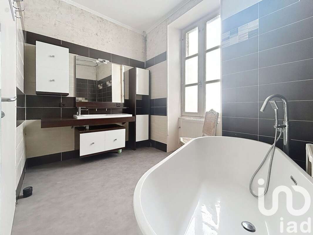 Maison 175 m² à L'isle-D'espagnac  - photo 8