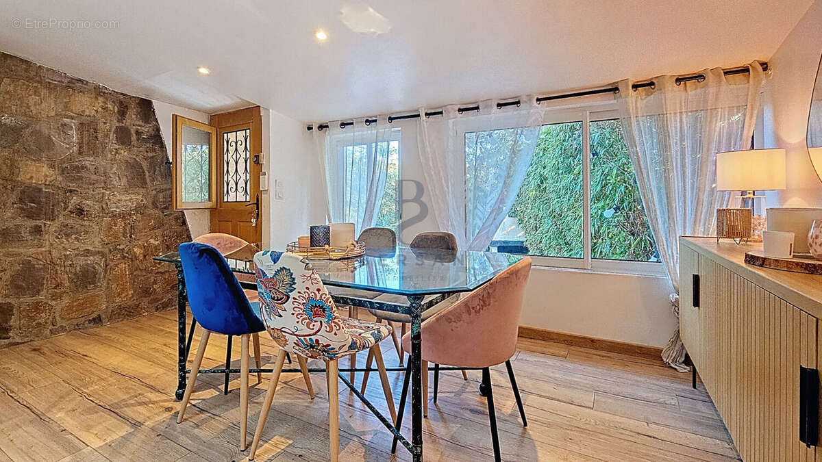 ** vendu par votre agence bersan immobilier**  villa avec piscine quartier tour de mare fréjus, rénovée avec goût - photo 12