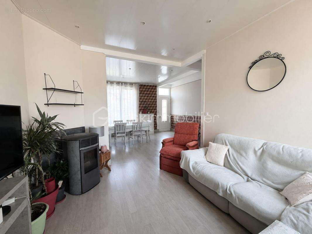 Maison familiale de 107 m² avec garage, jardin et dépendances à Saint-Quentin - photo 3