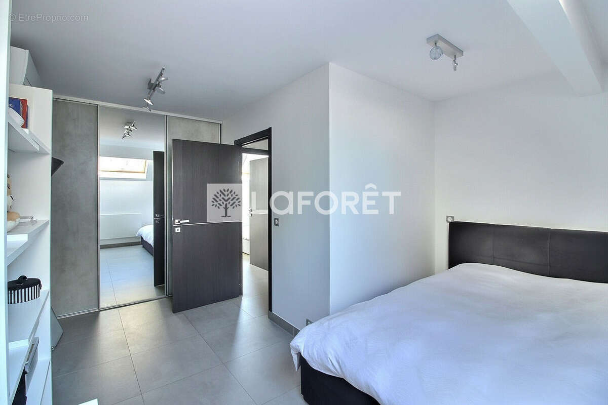 Maison à LA GARENNE-COLOMBES