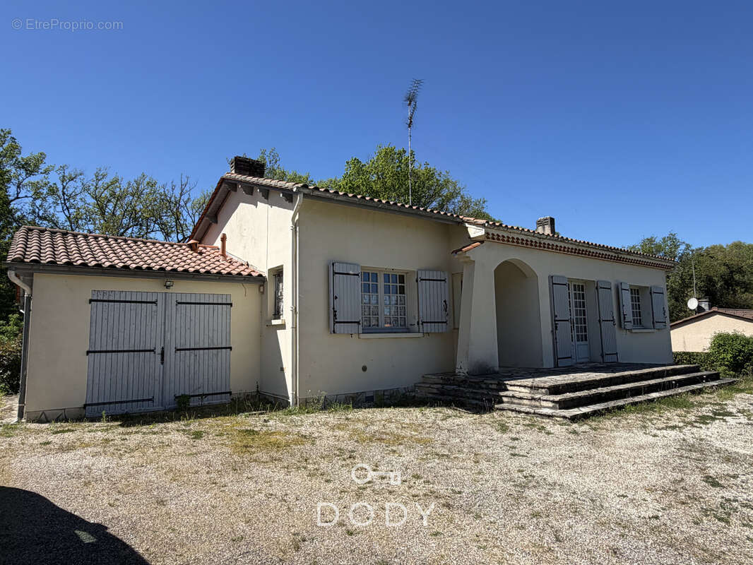Maison à COURS-DE-PILE