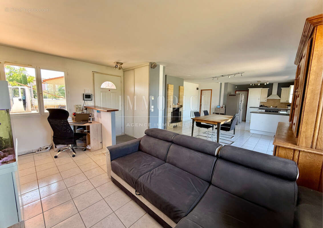 Villa familiale de plain-pied et sa jolie vue sur les collines - photo 4