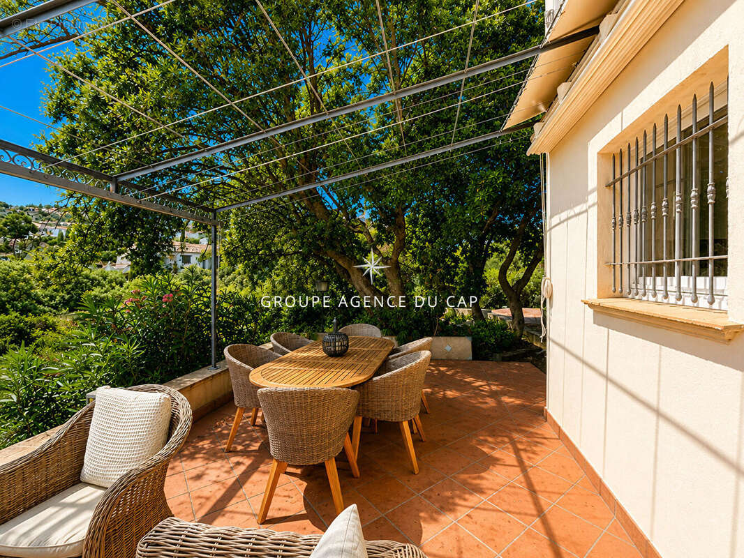 A vendre aux issambres  villa vue dégagée sur la colline 3 chambres avec piscine en bout d'impasse - photo 5