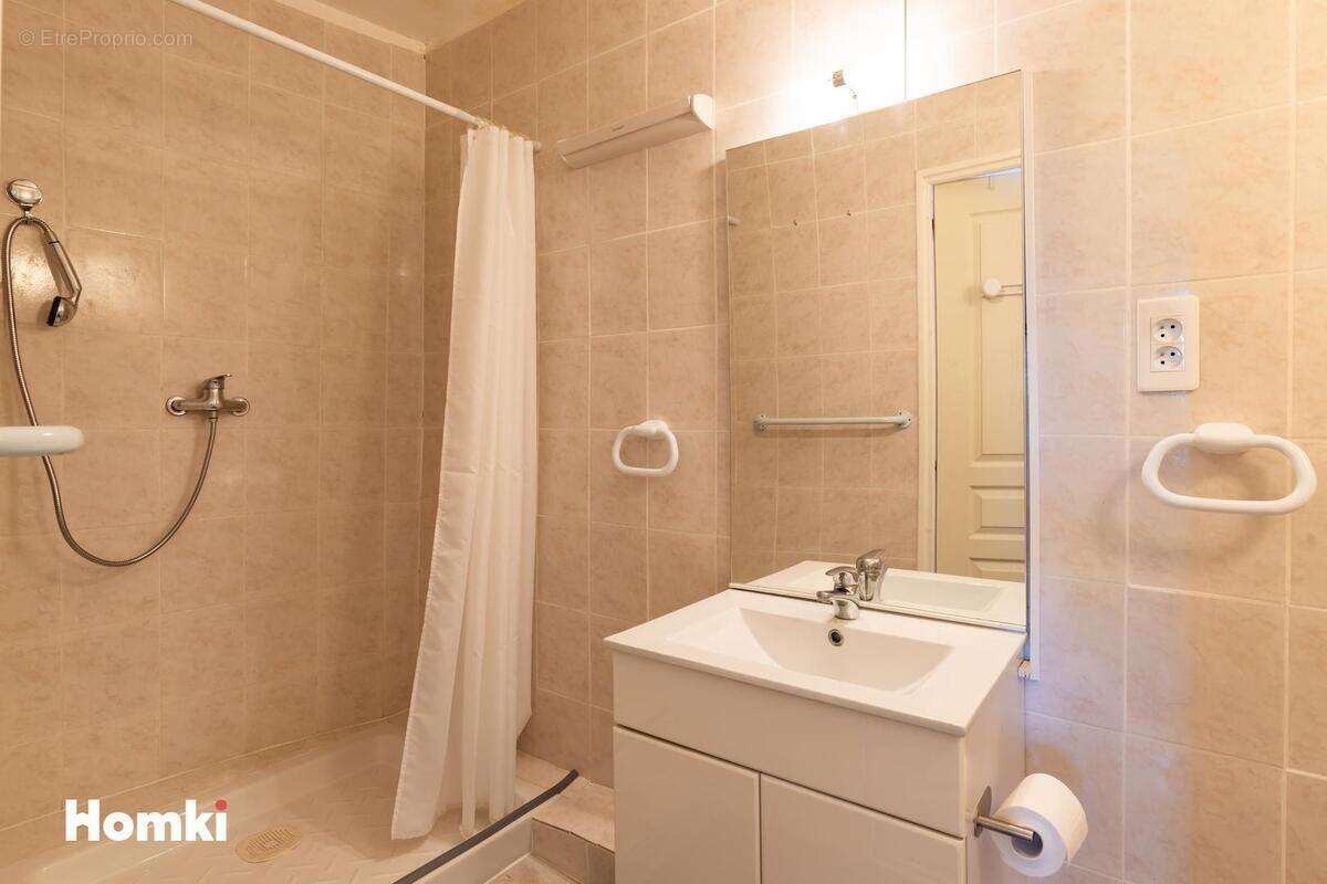 Maison à VILLENEUVE-LES-MONTREAL