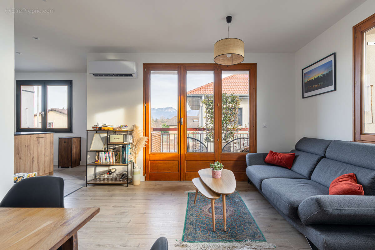 Appartement à POISY