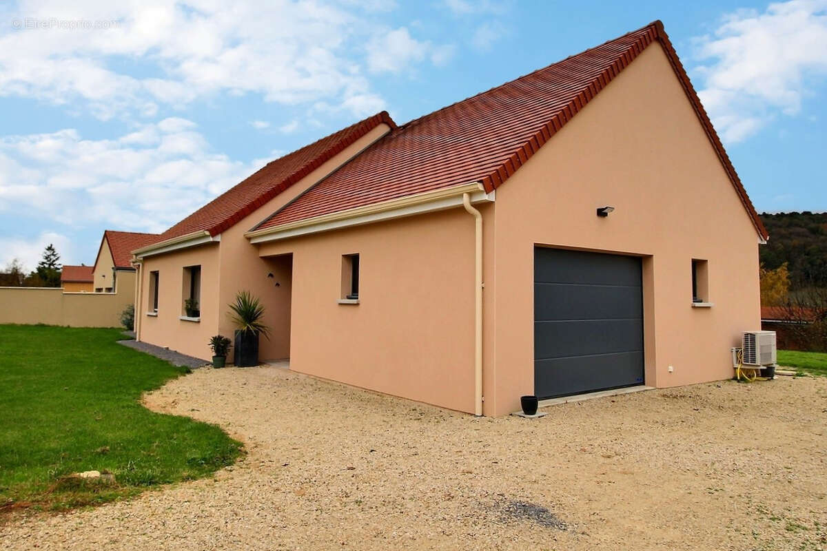 Maison à SAINT-GENGOUX-LE-NATIONAL