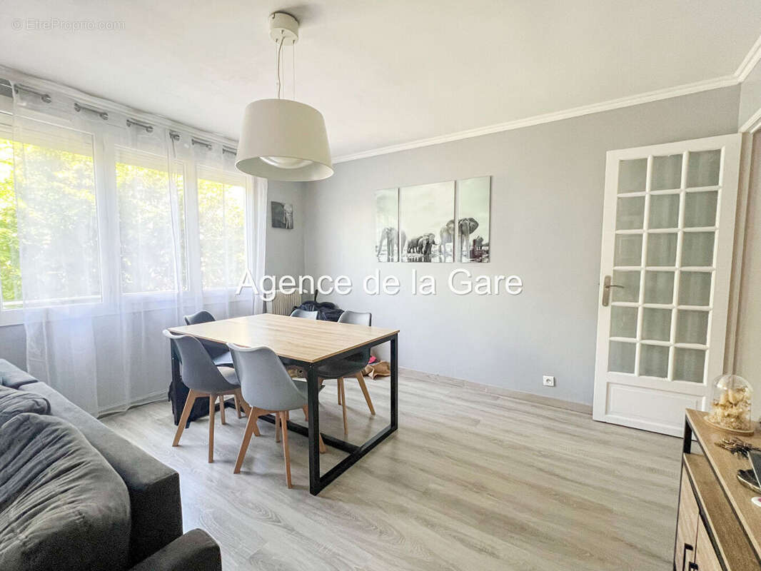 Appartement à HOUILLES