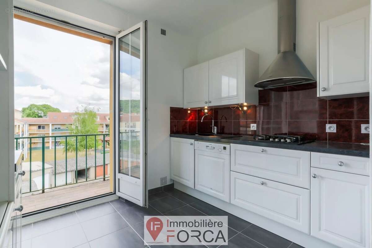 Appartement à ARS-SUR-MOSELLE