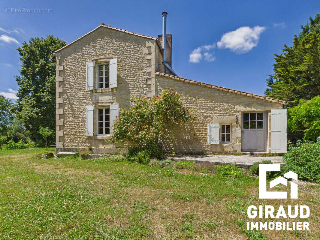 Maison 206 m² à Coulon  - photo 2
