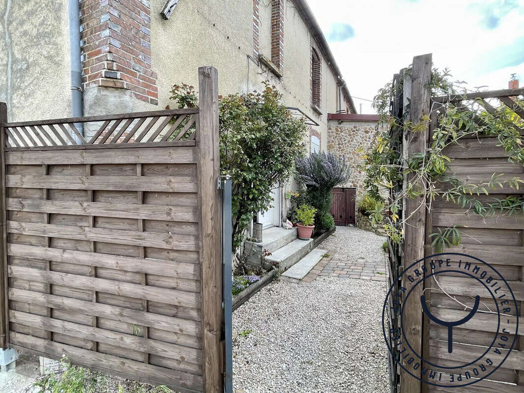 Appartement à SAINT-JUST-SAUVAGE