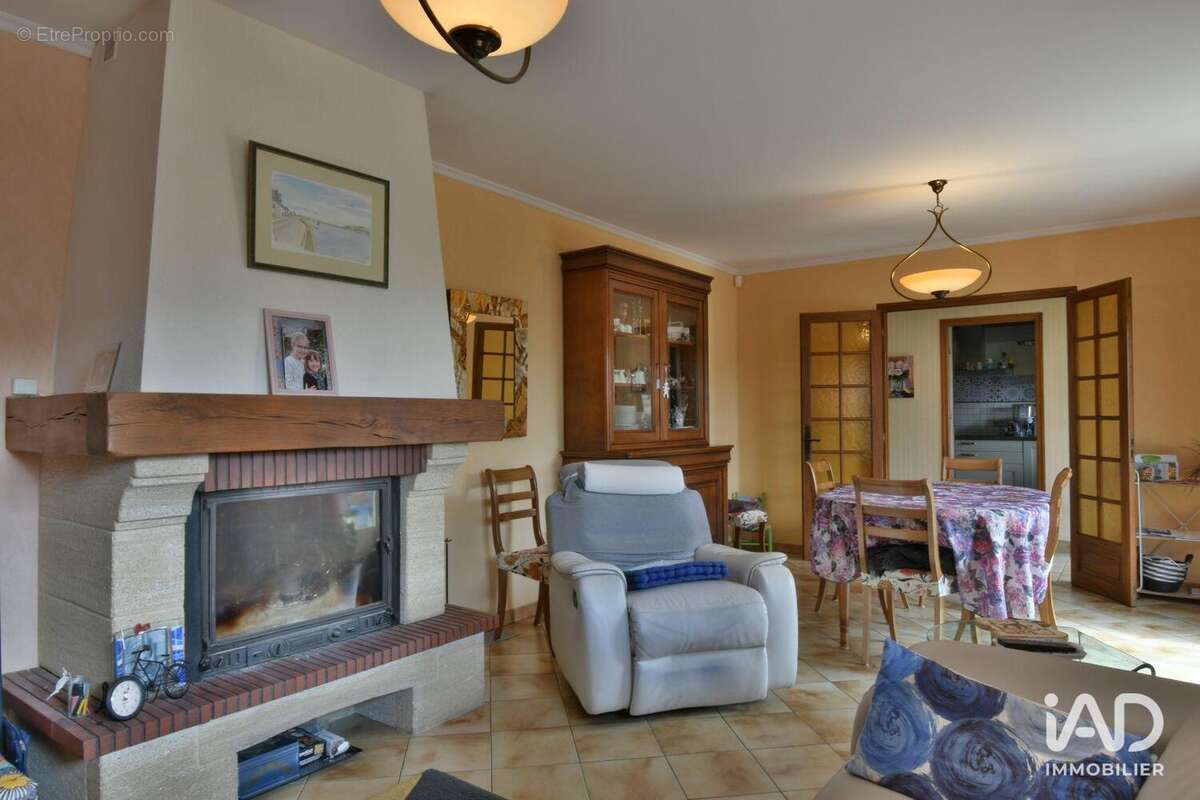 Maison 136 m² à Distre  - photo 7