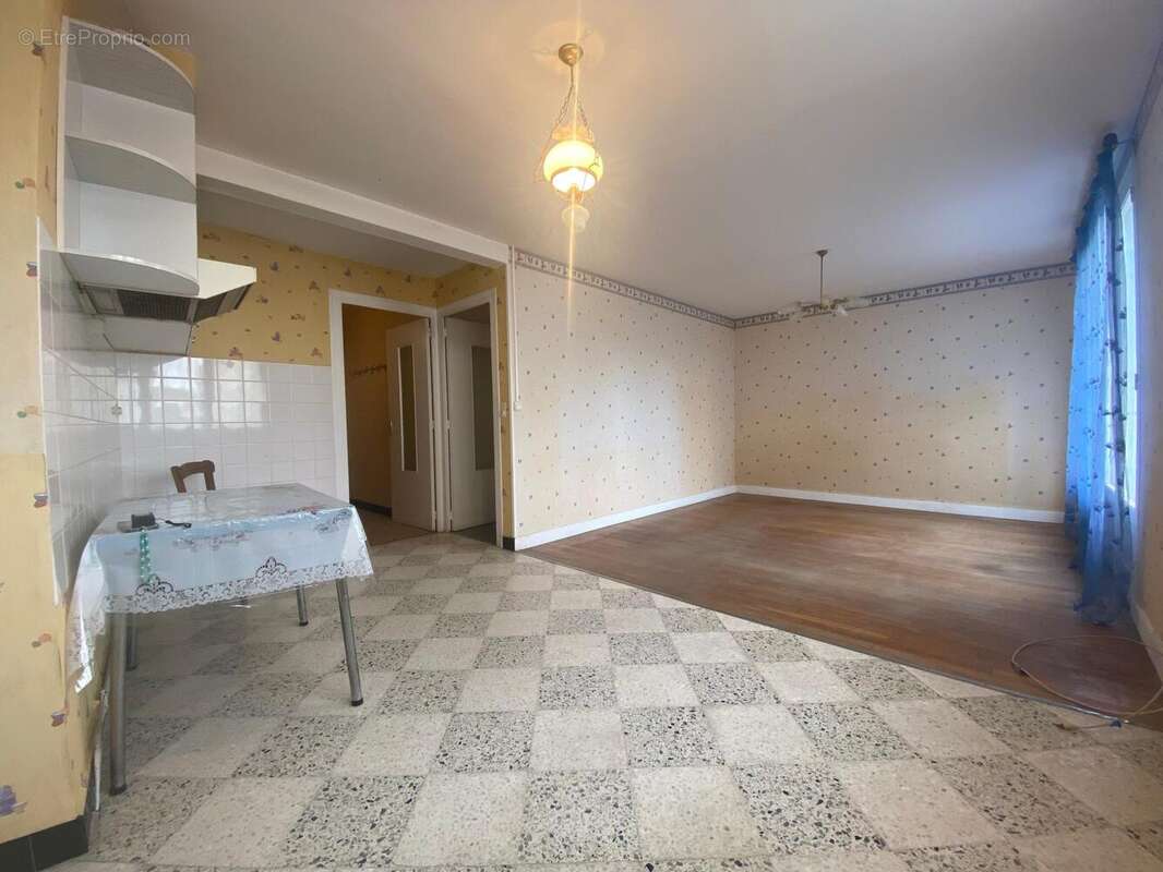 Maison 78 m² à Saint-Fraigne  - photo 2