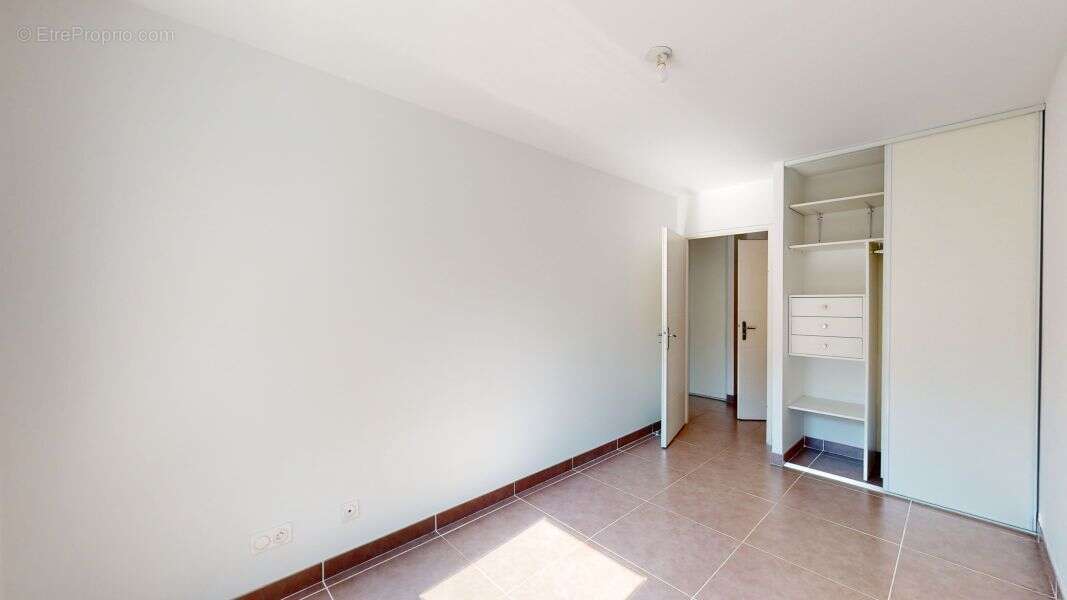 Appartement à MARSEILLE-4E