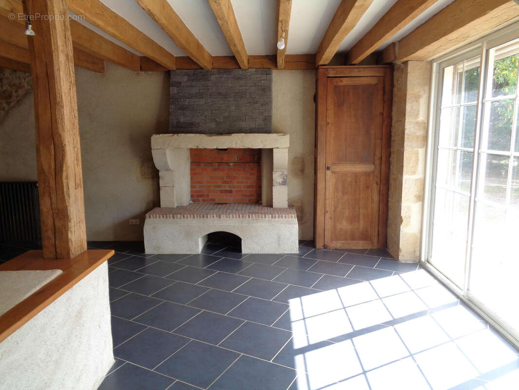 Maison à MONTIGNY-AUX-AMOGNES