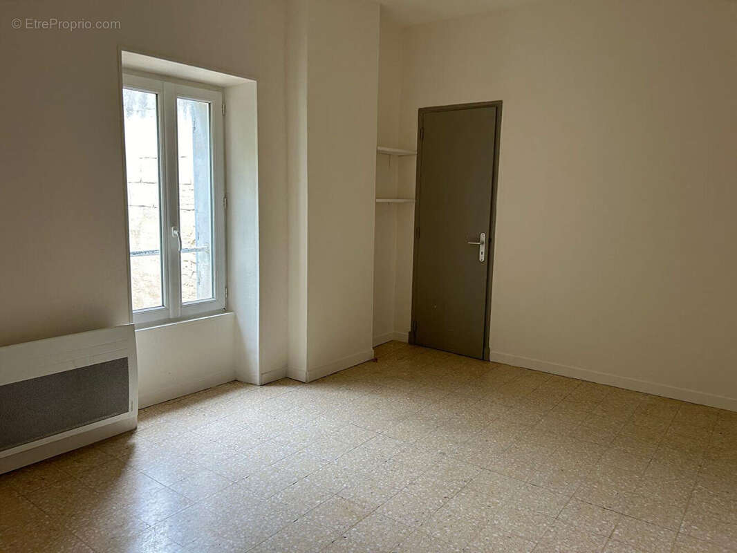 Maison à FONTVIEILLE