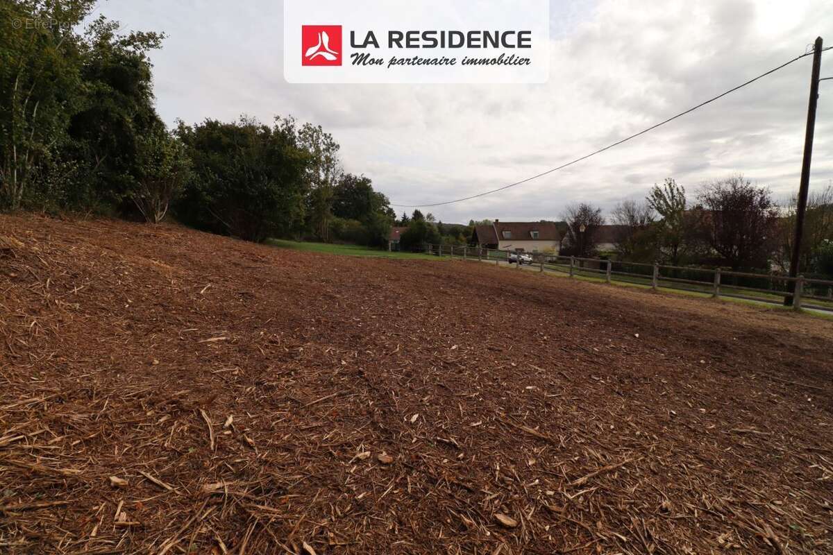 Terrain à MONTREUIL-SUR-EPTE