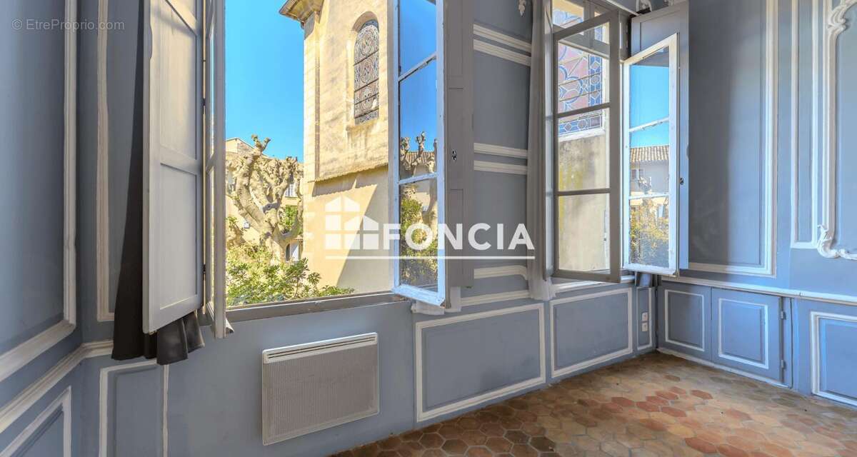 Exclusivité : T3 traversant de 71.38 m² dans un ancien hôtel particulier, Avignon Intra-Muros - photo 2
