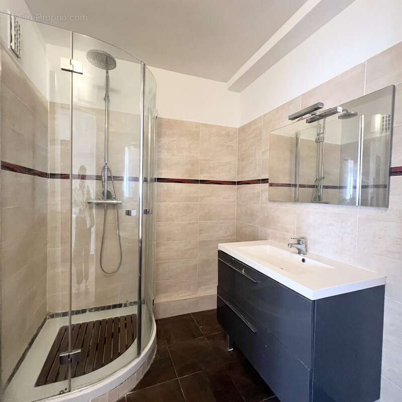 Appartement à MARSEILLE-4E